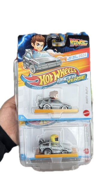 Hot Wheels Racerverse – Volver al Futuro Marty McFly + Traje Radioactivo 2 en 1